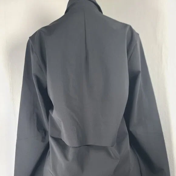Lululemon Women's Black Rain Rebel Snap Closure Classic Rain Jacket Size M
